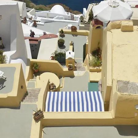 Zoe Aegeas Traditional Oia (Santorini)
