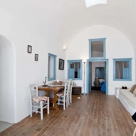 Zoe Aegeas Traditional 3* Oia (Santorini)