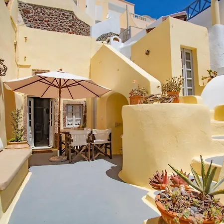 Zoe Aegeas Traditional Oia