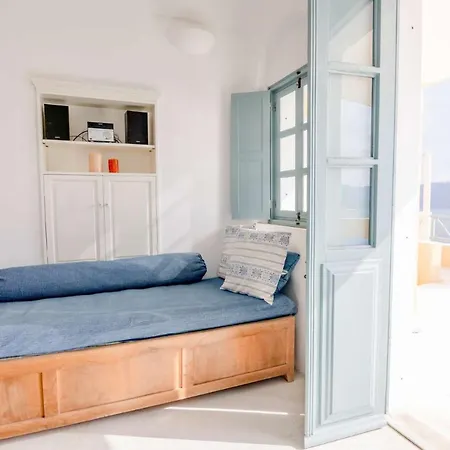 Zoe Aegeas Traditional Aparthotel 3*